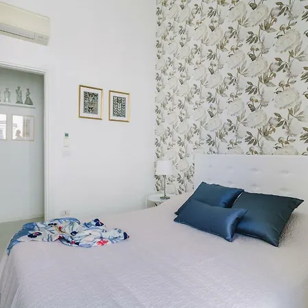 La Piazza By Wonderful Italy Syracuse